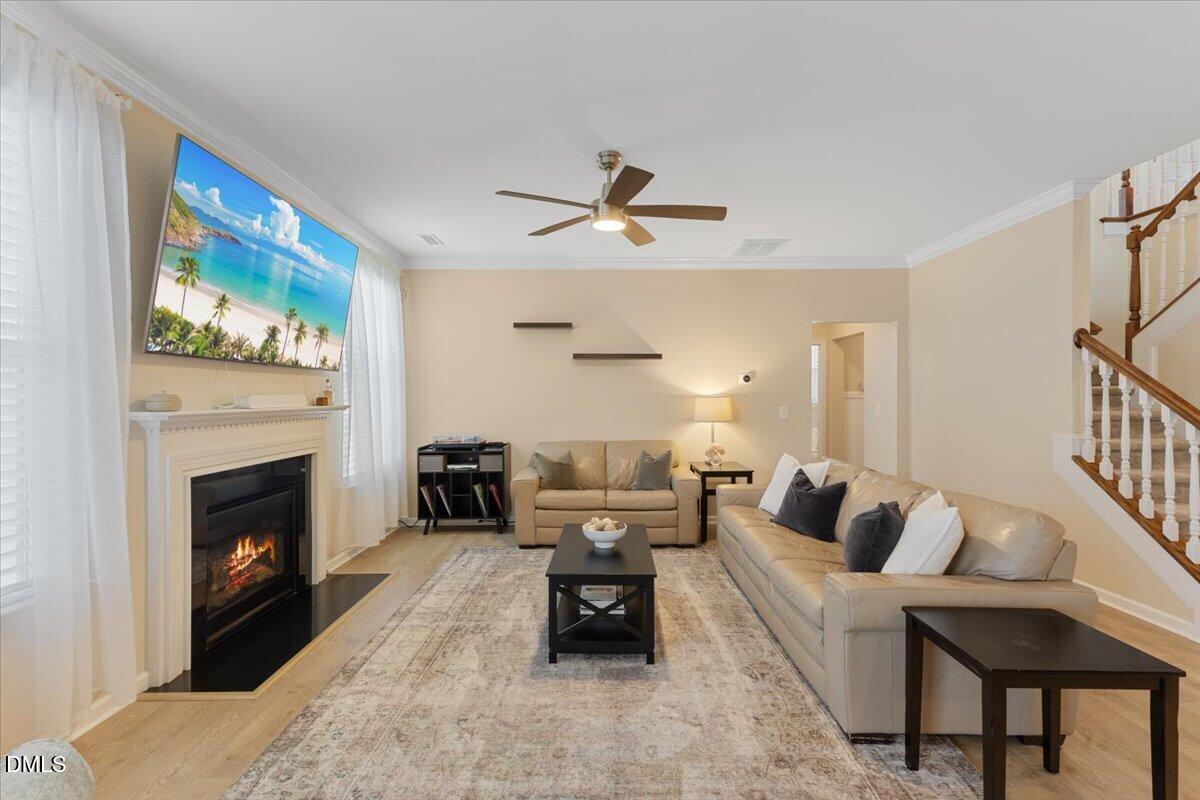 819 Lake Artesia Lane