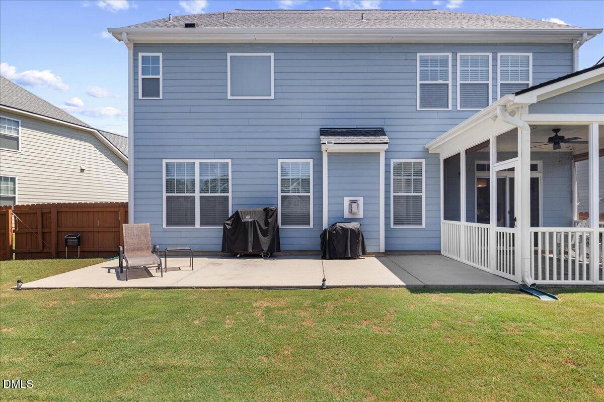 819 Lake Artesia Lane