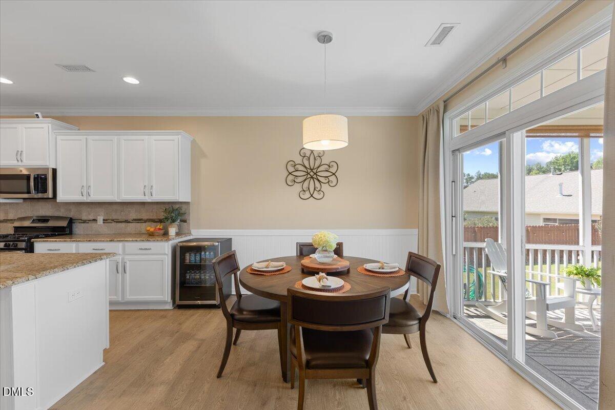 819 Lake Artesia Lane