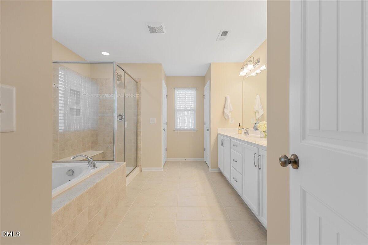 819 Lake Artesia Lane