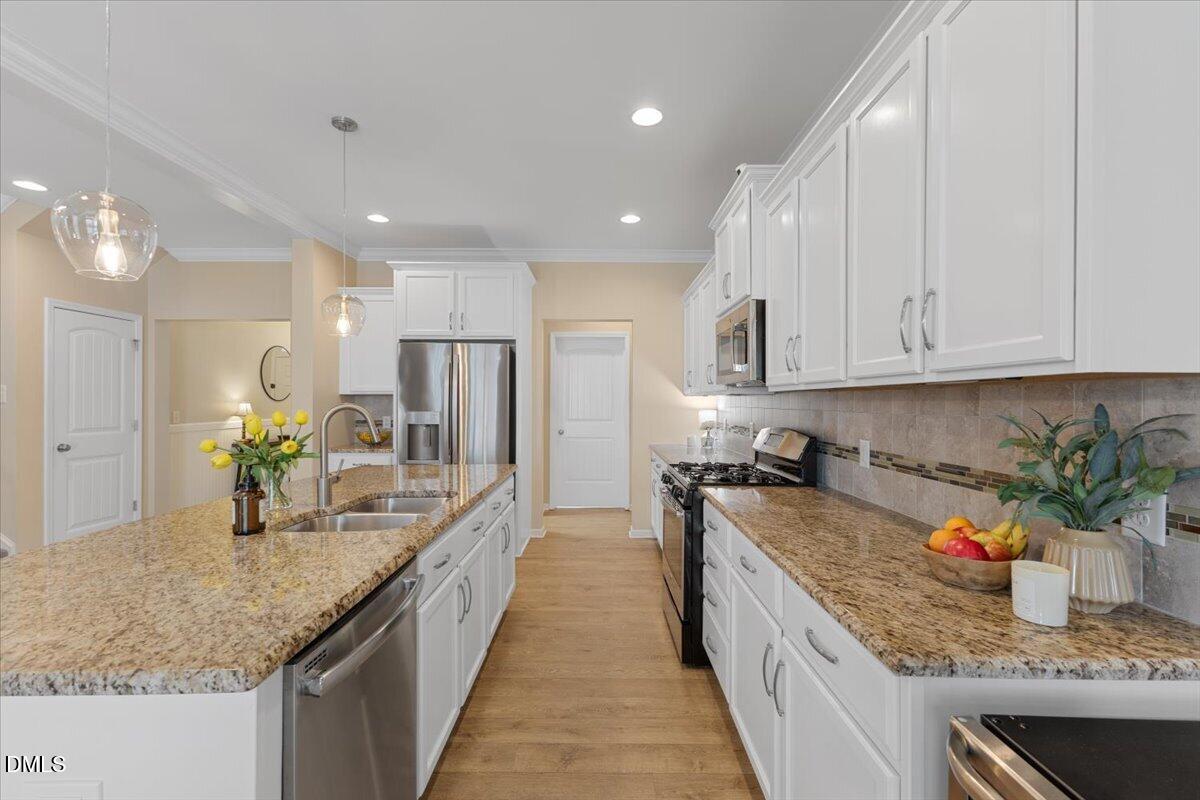 819 Lake Artesia Lane