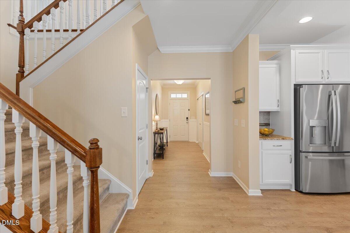 819 Lake Artesia Lane