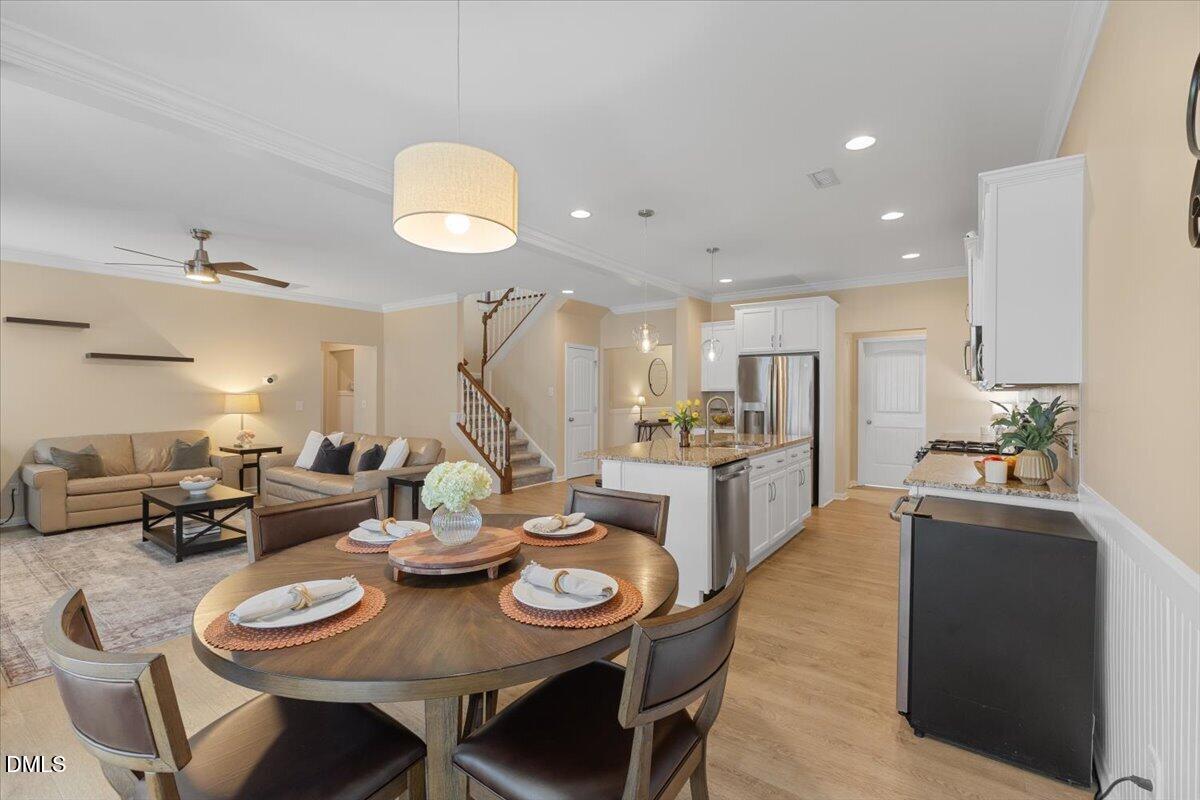 819 Lake Artesia Lane