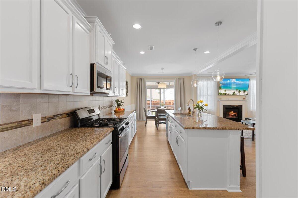 819 Lake Artesia Lane
