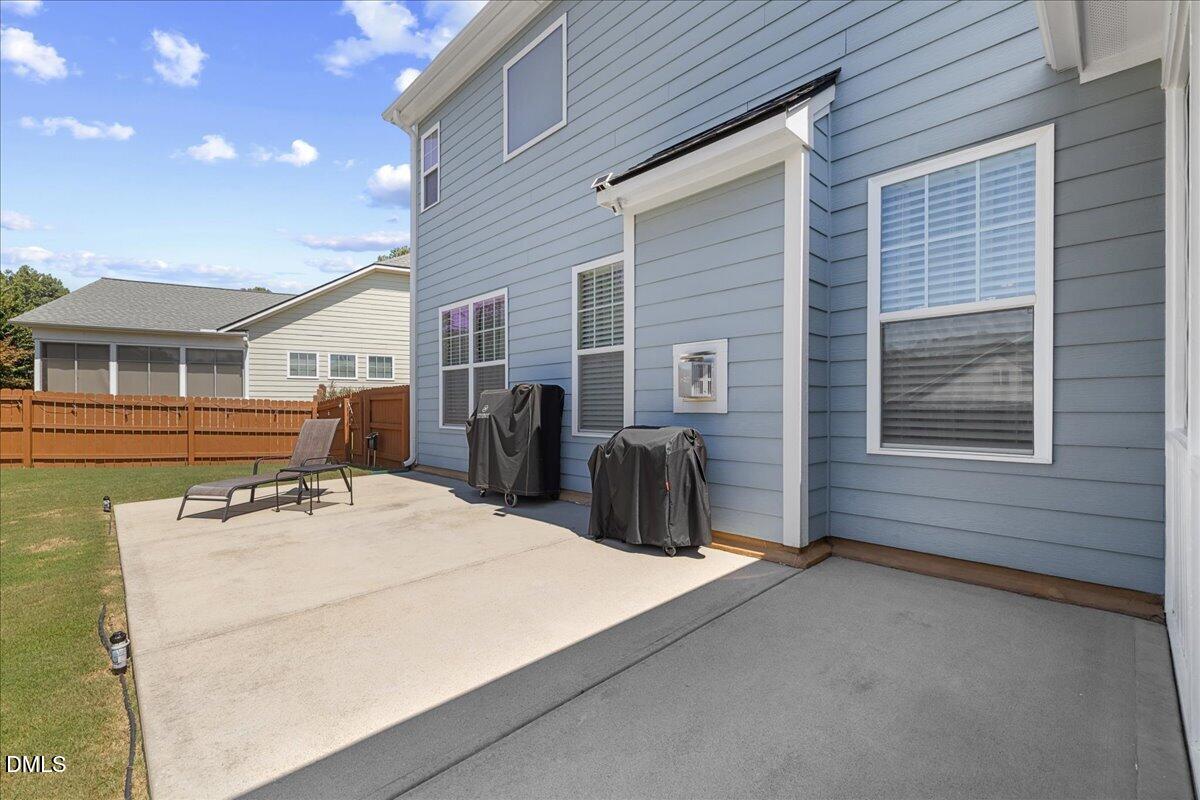 819 Lake Artesia Lane