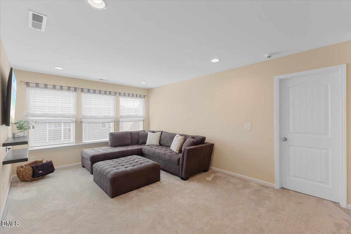 819 Lake Artesia Lane