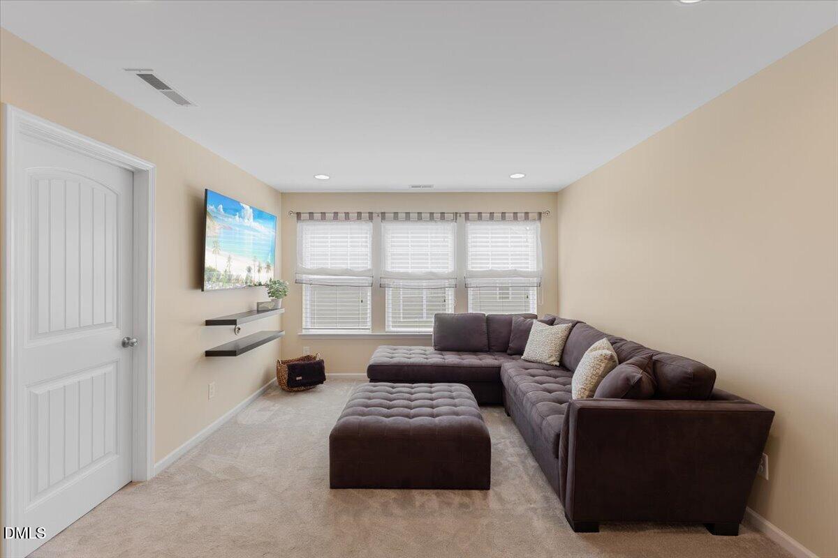 819 Lake Artesia Lane