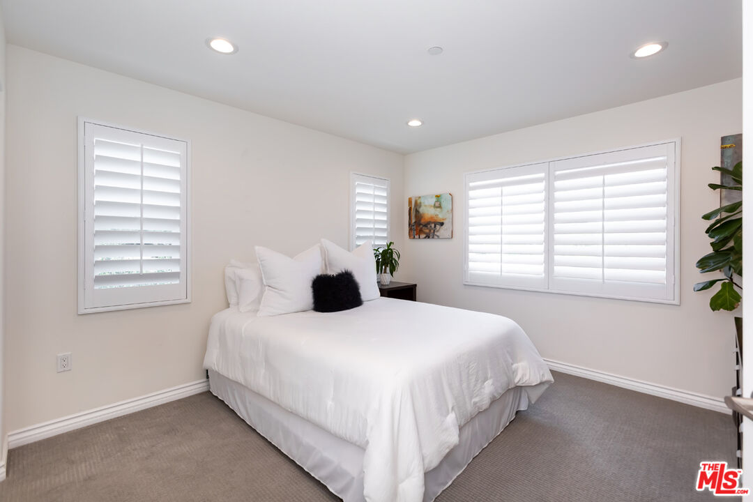 349 NEWBURY VISTA LN