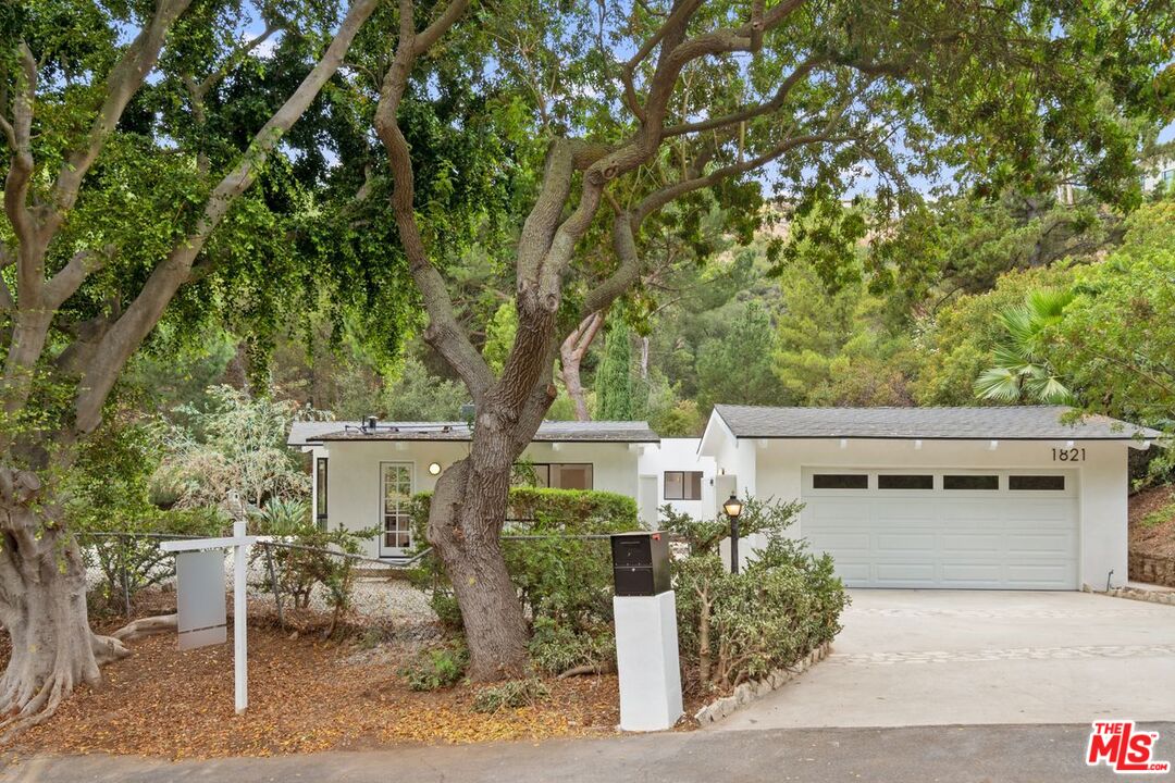 1821 Manzanita Park Ave