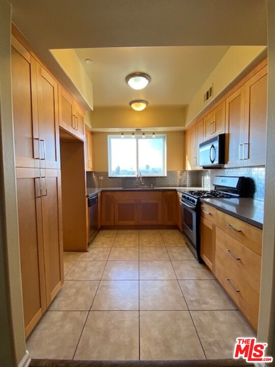 3401 S Bentley Ave Unit: 305