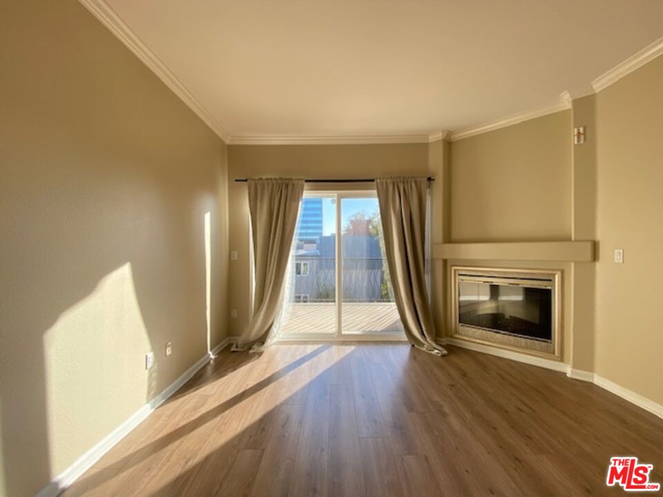 3401 S Bentley Ave Unit: 305