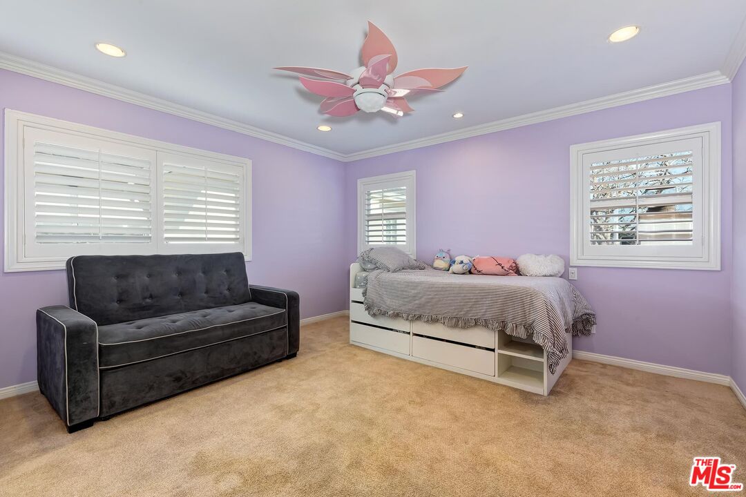 245 S Oakhurst Dr