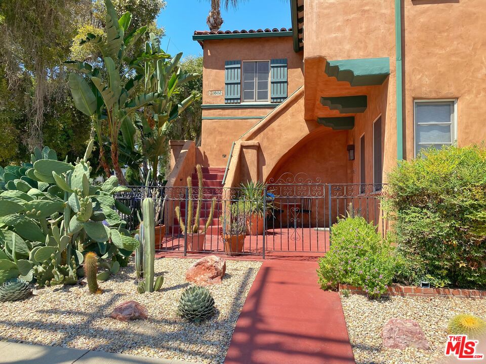 1600 Angelus Ave
