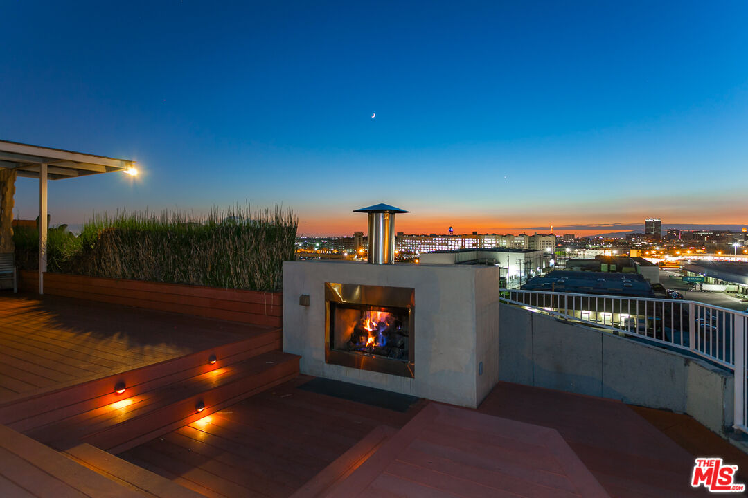 1855 Industrial St Unit: 718