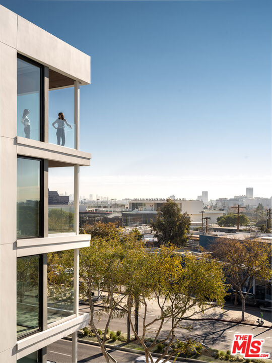 9001 Santa Monica Blvd Unit: 403