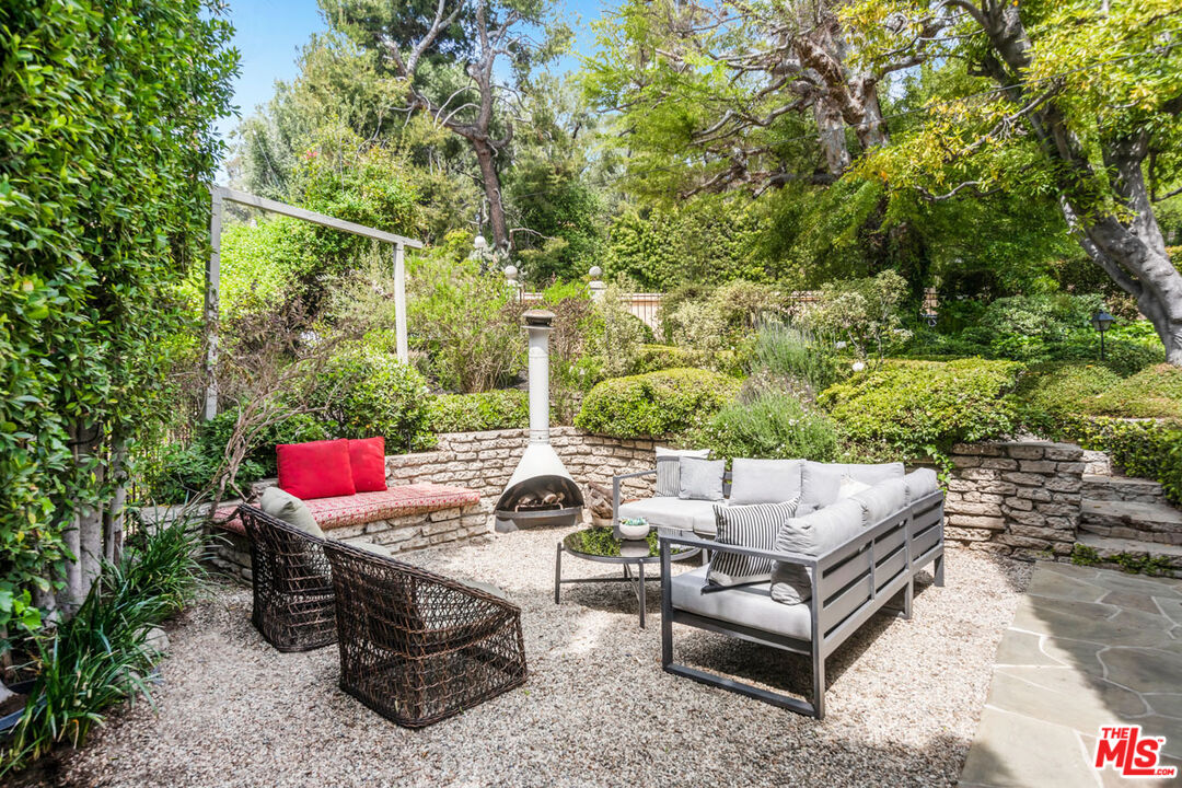 3434 Waverly Dr