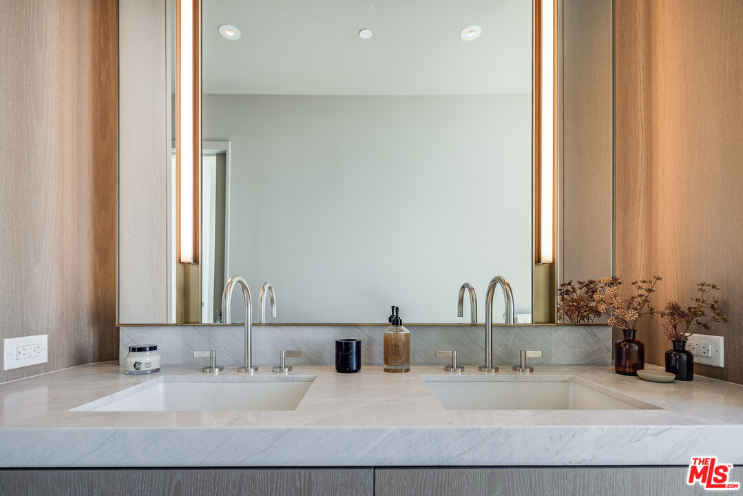 211 Elm Court Unit: 20A