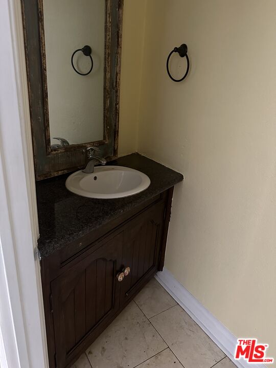 3401 Barham Blvd Unit: 4