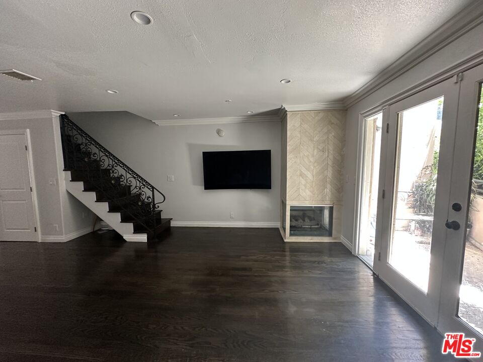 3401 Barham Blvd Unit: 4
