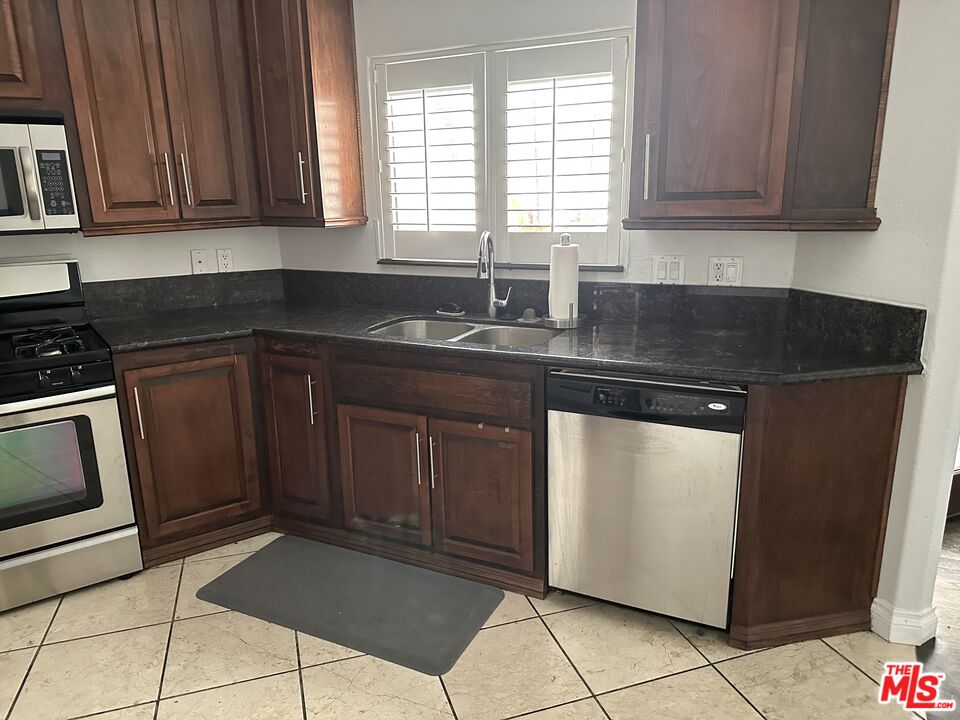 3401 Barham Blvd Unit: 4