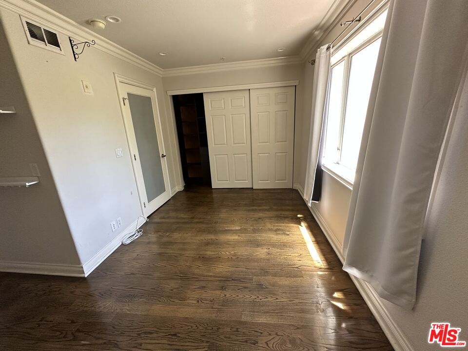 3401 Barham Blvd Unit: 4