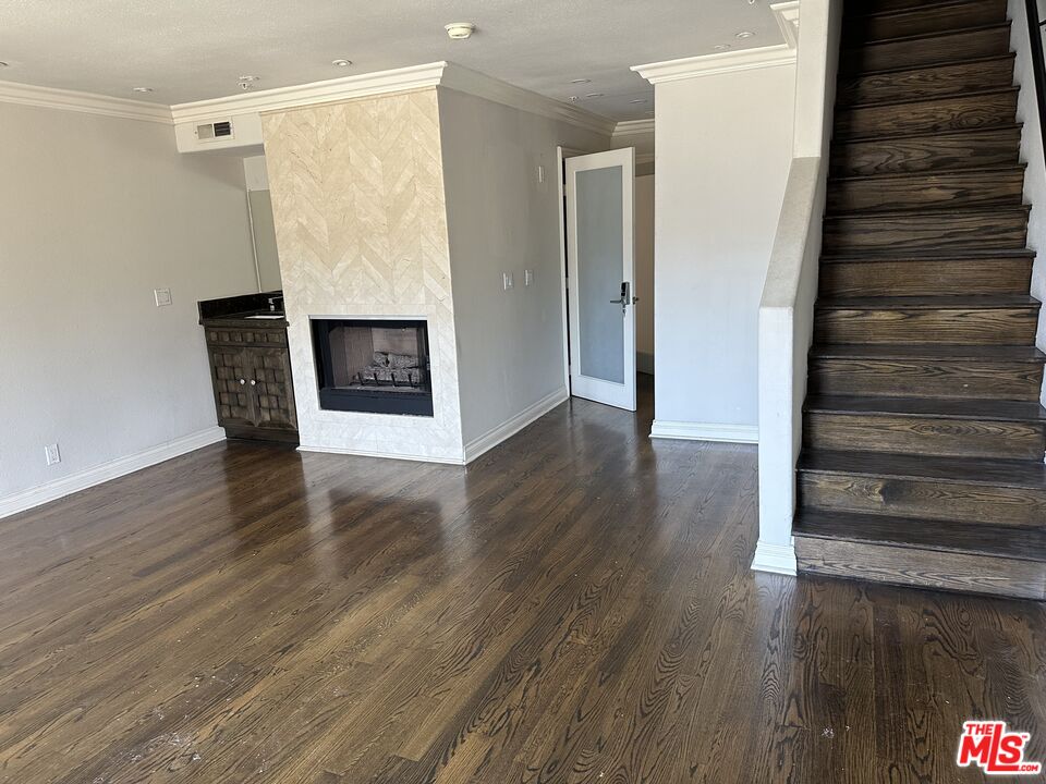 3401 Barham Blvd Unit: 4