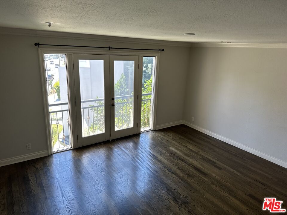 3401 Barham Blvd Unit: 4