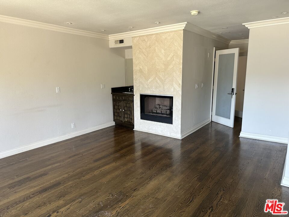 3401 Barham Blvd Unit: 4