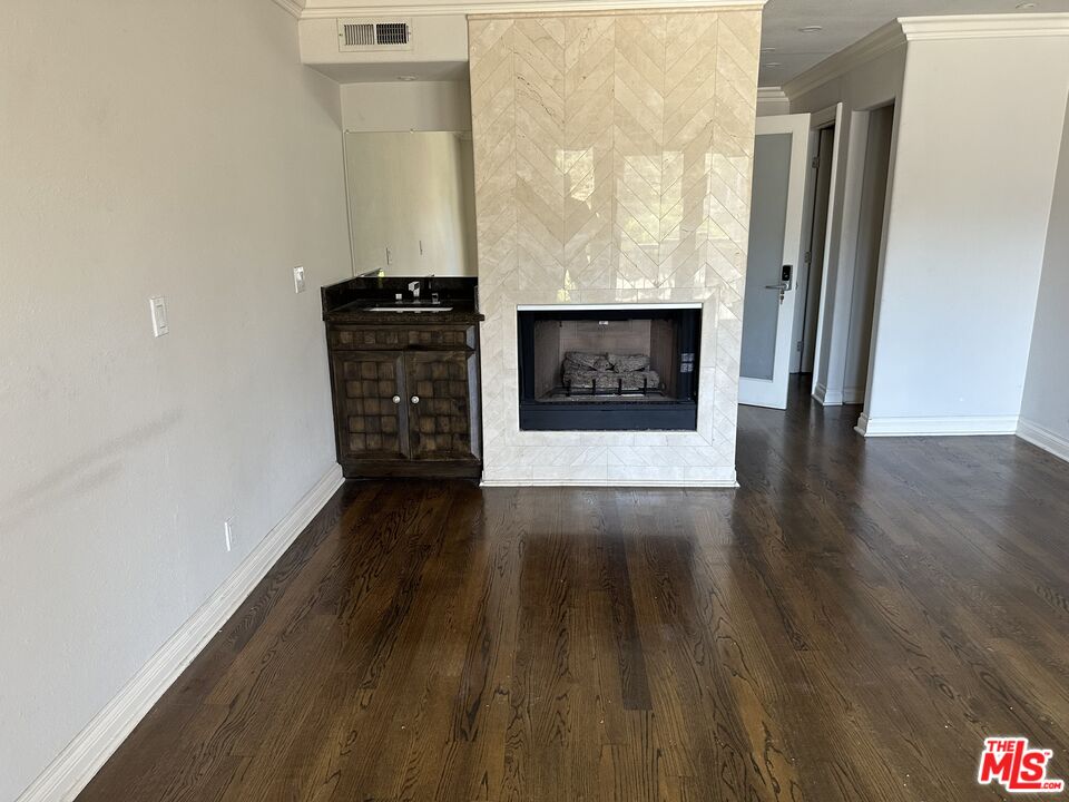 3401 Barham Blvd Unit: 4