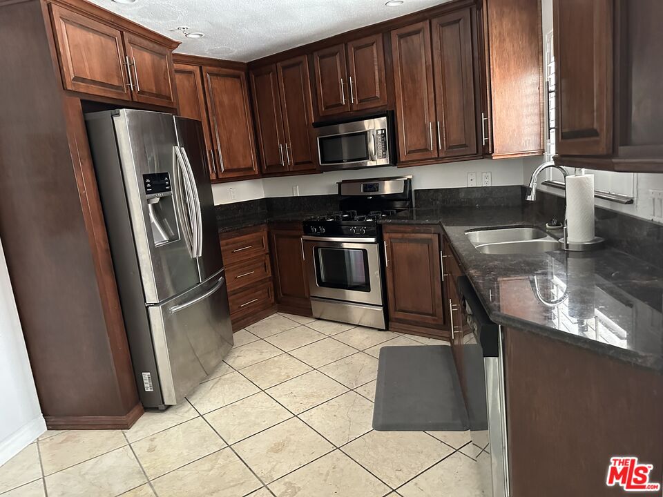 3401 Barham Blvd Unit: 4