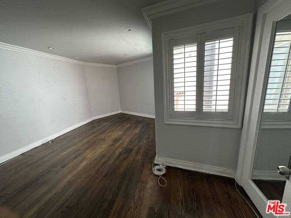 3401 Barham Blvd Unit: 4