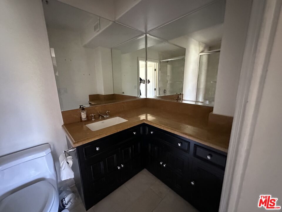 3401 Barham Blvd Unit: 4