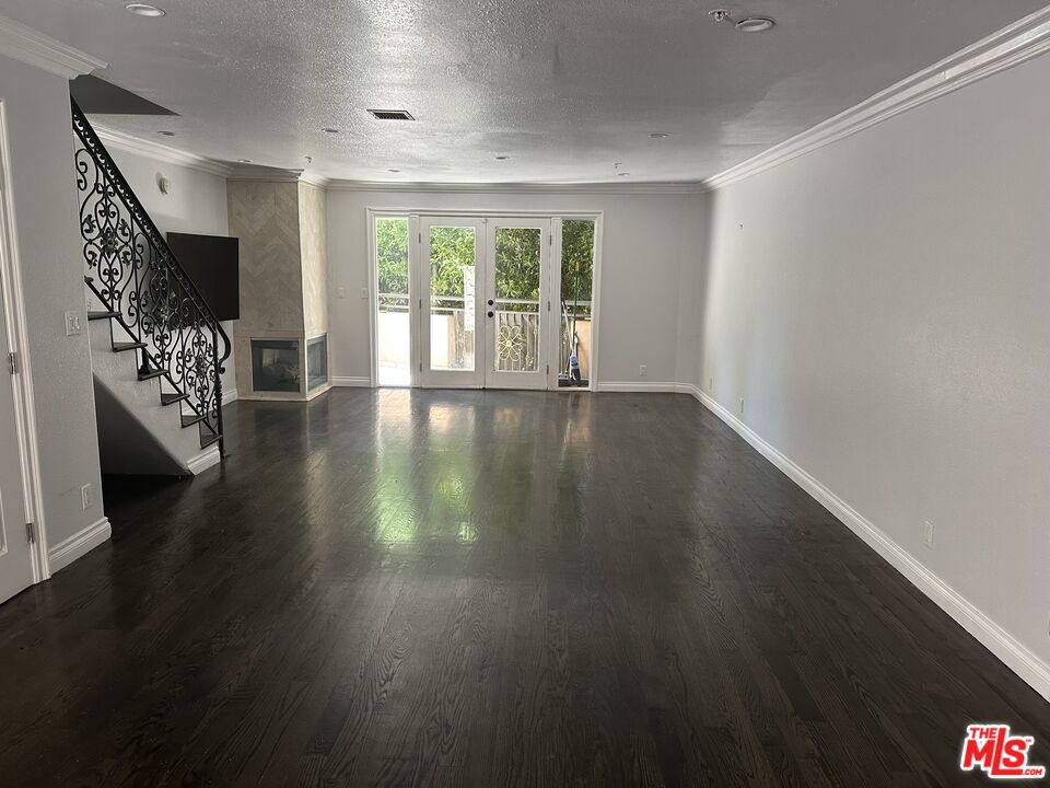 3401 Barham Blvd Unit: 4