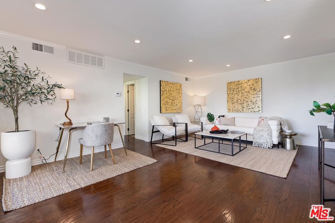 1010 Palm Ave Unit: 211