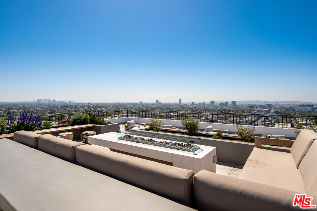 1100 Alta Loma Rd Unit: 604