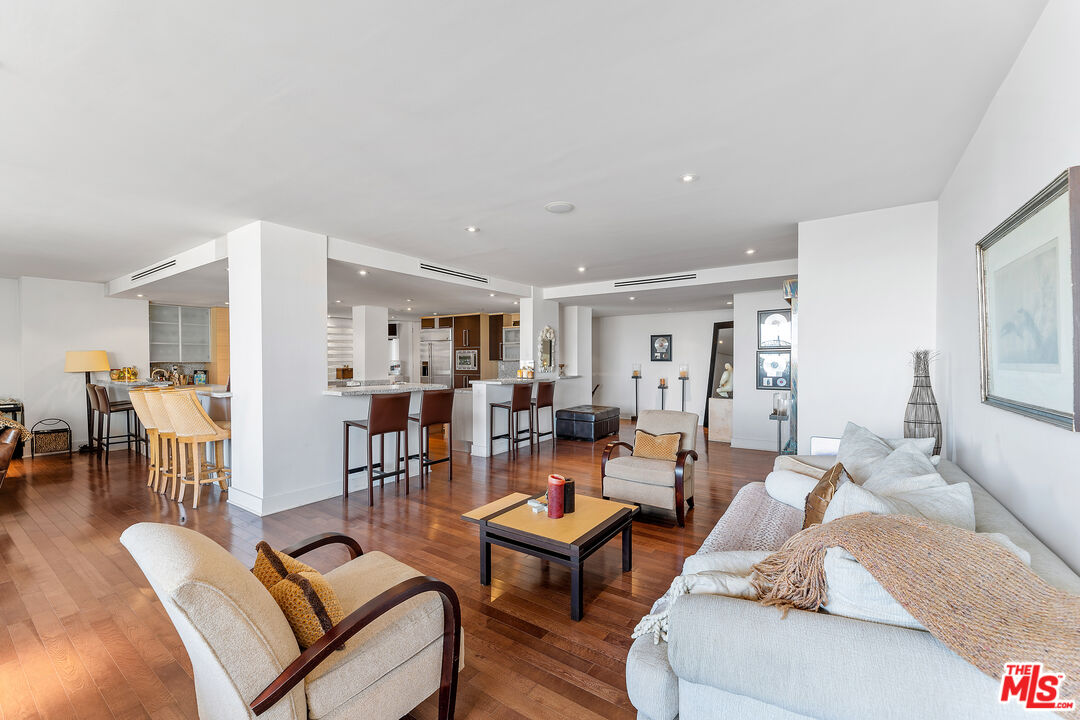 1100 Alta Loma Rd Unit: 604