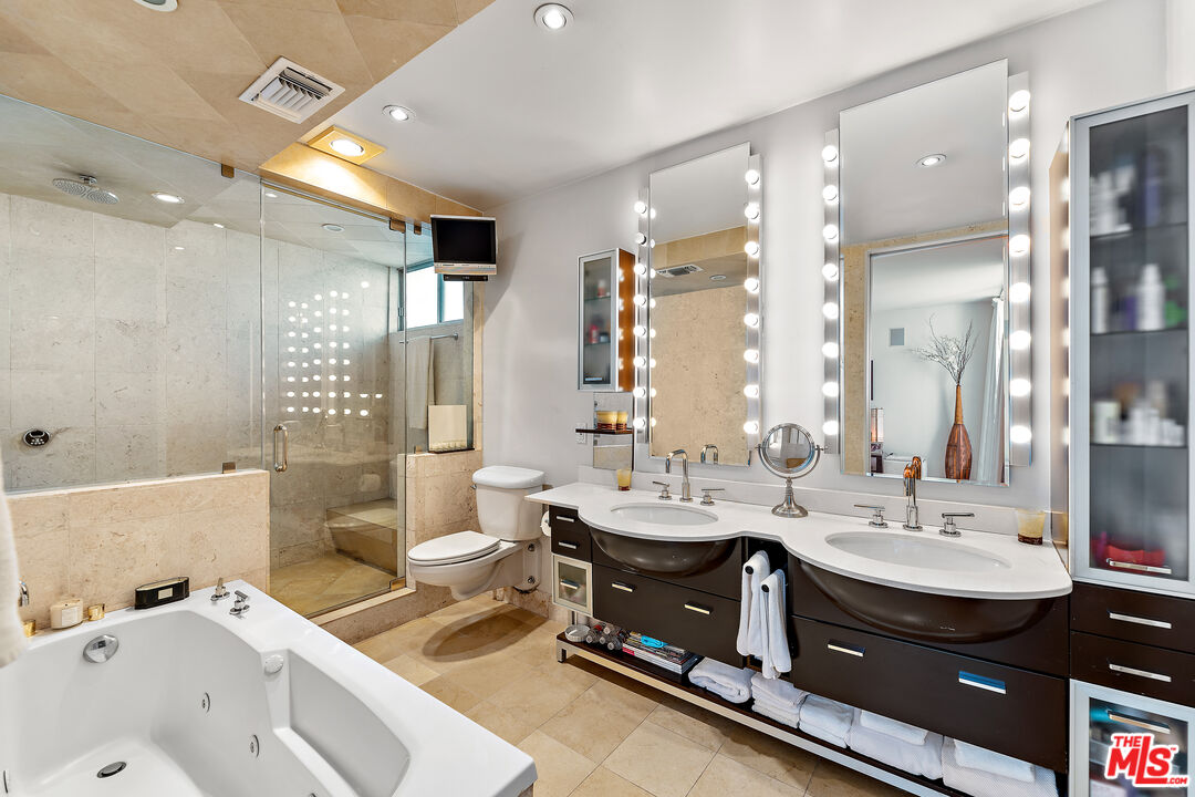 1100 Alta Loma Rd Unit: 604