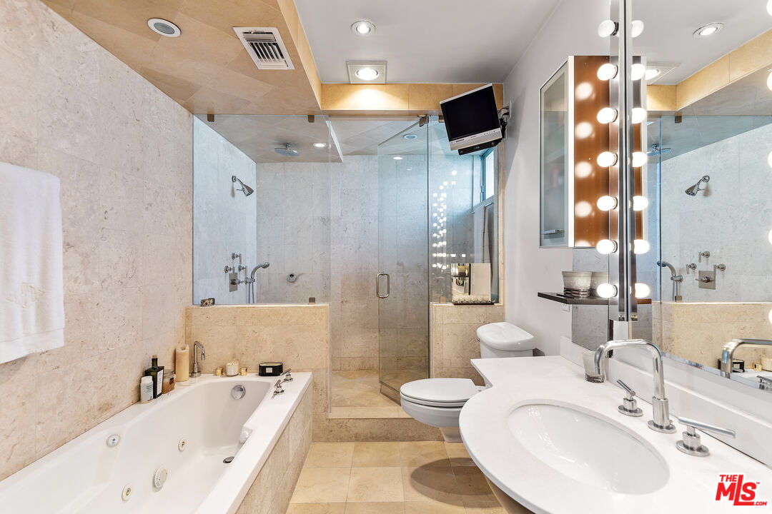 1100 Alta Loma Rd Unit: 604