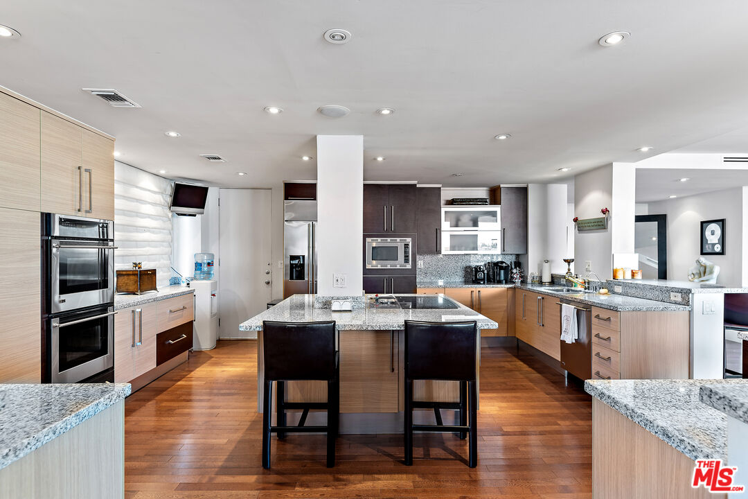 1100 Alta Loma Rd Unit: 604