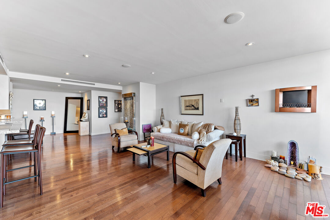 1100 Alta Loma Rd Unit: 604