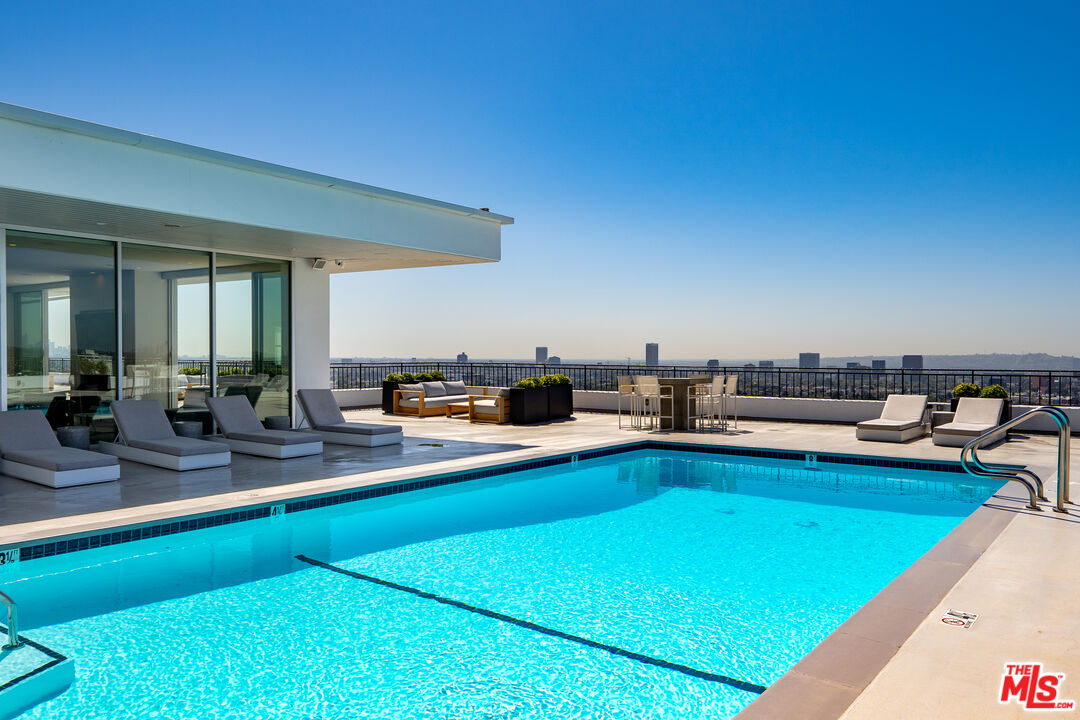 1100 Alta Loma Rd Unit: 604