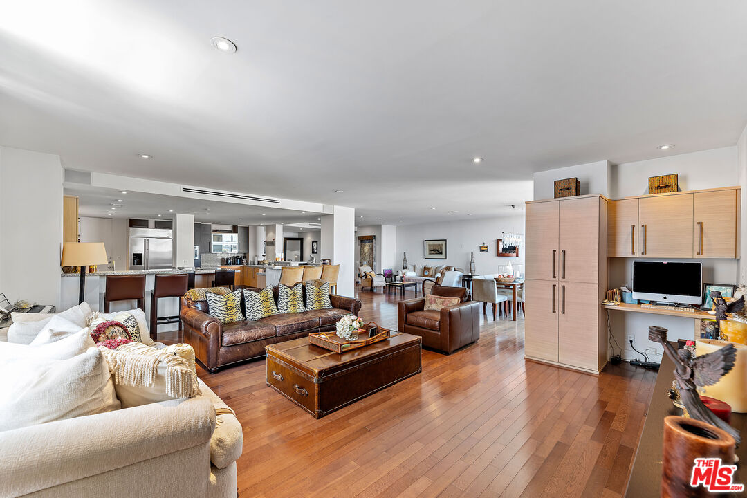 1100 Alta Loma Rd Unit: 604