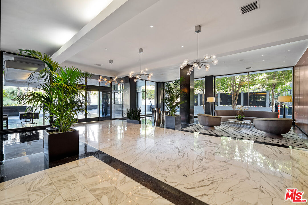 1100 Alta Loma Rd Unit: 604