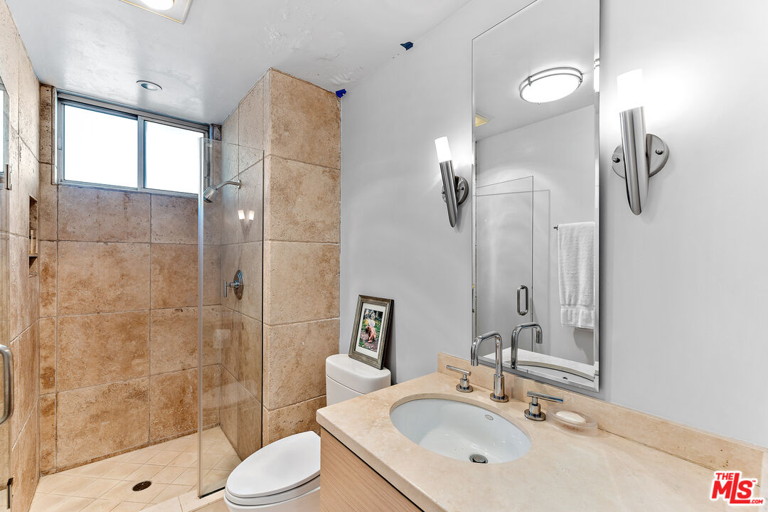 1100 Alta Loma Rd Unit: 604