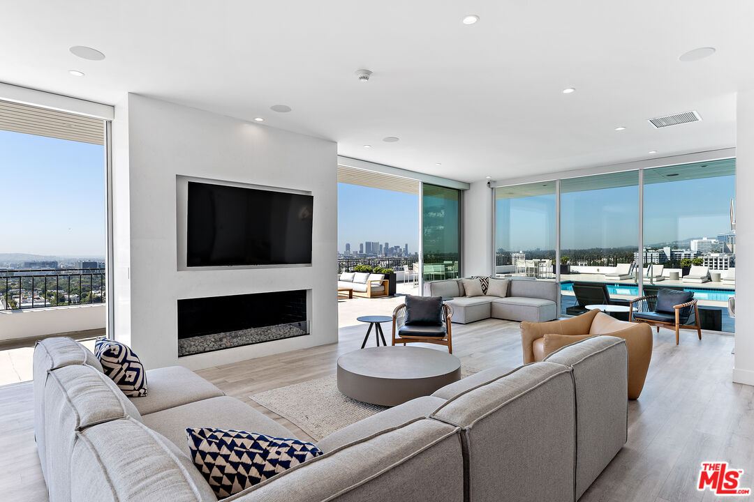 1100 Alta Loma Rd Unit: 604