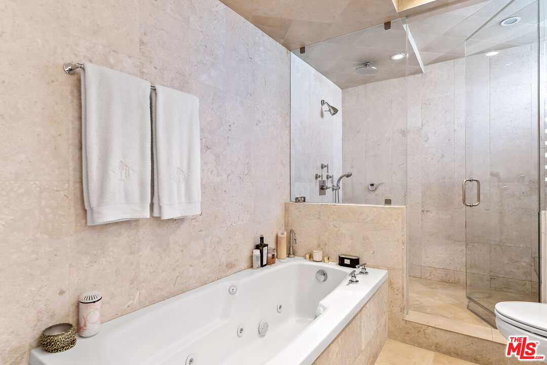 1100 Alta Loma Rd Unit: 604