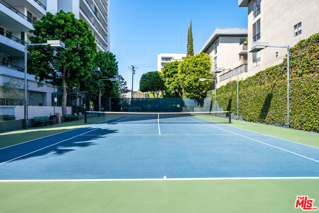 1100 Alta Loma Rd Unit: 604