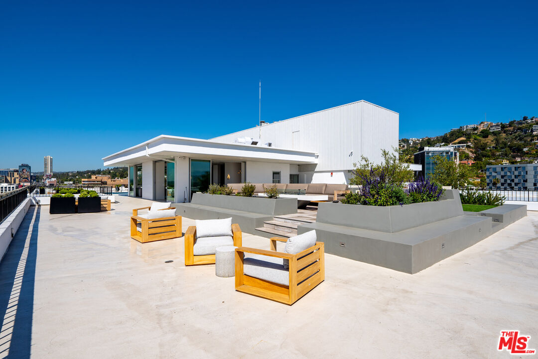 1100 Alta Loma Rd Unit: 604