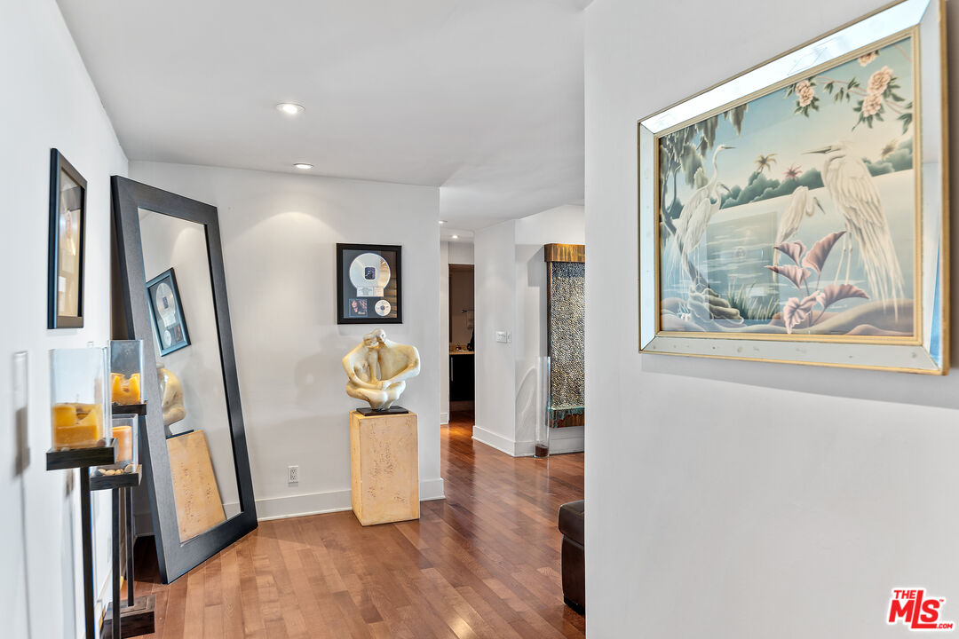 1100 Alta Loma Rd Unit: 604