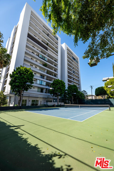 1100 Alta Loma Rd Unit: 604